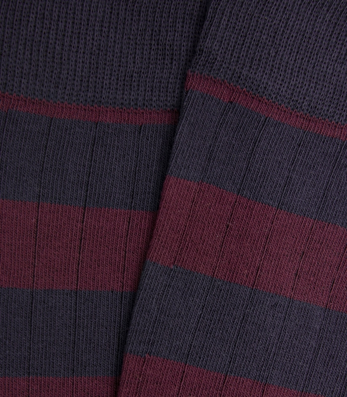 Detalle Calcetines Canalé Rayas Azul y Burdeos Hook