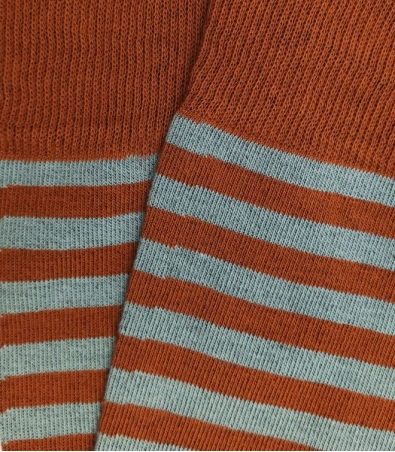 Calcetines Rayas Finas Azul Claro Y Teja HOOK